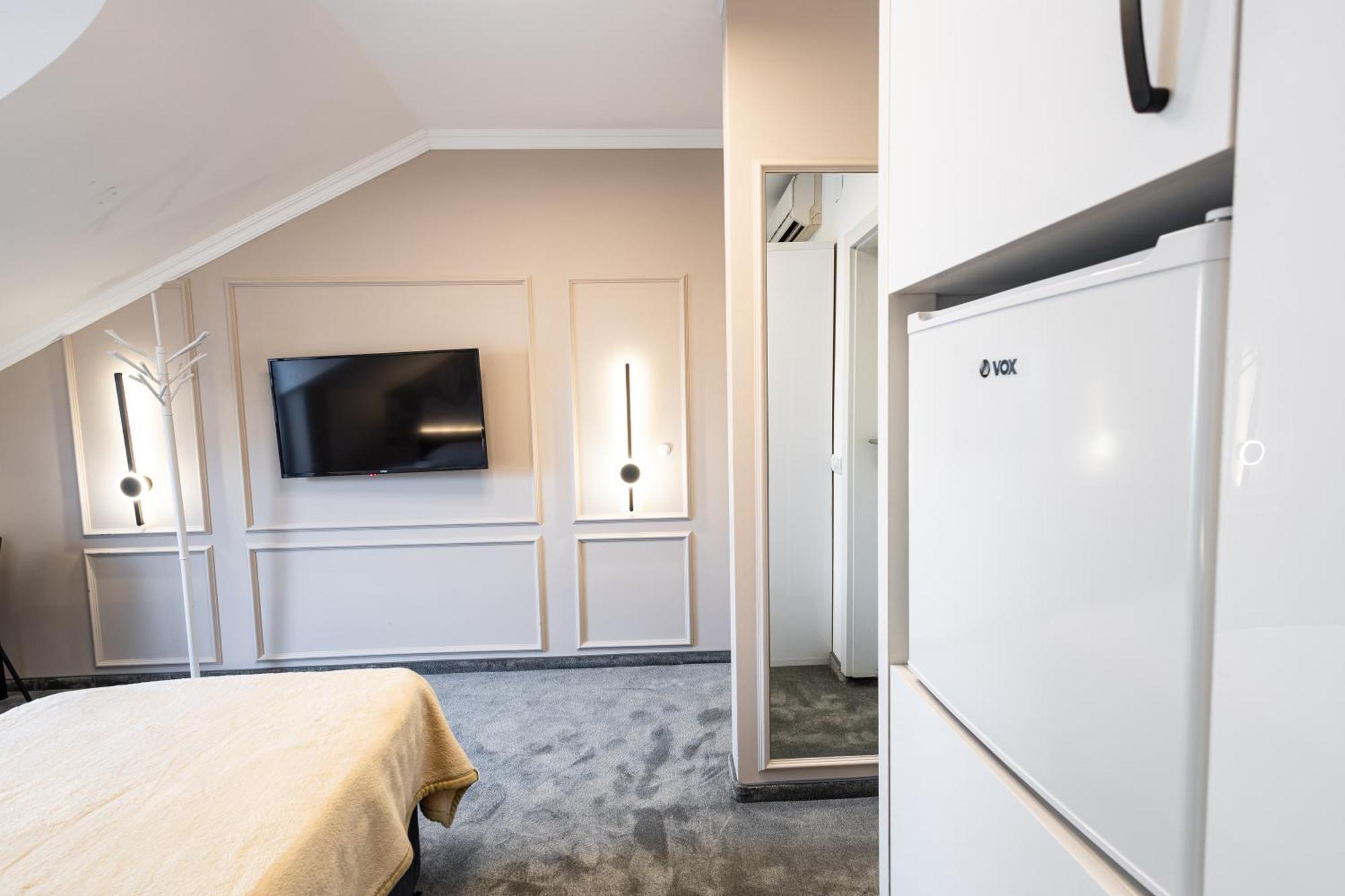 Garni Hotel Lotos Ni Esterno foto